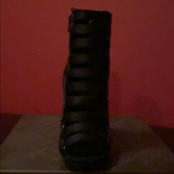 Authentic Gucci Sandals includes box & dustbag - Picture 3 of 6